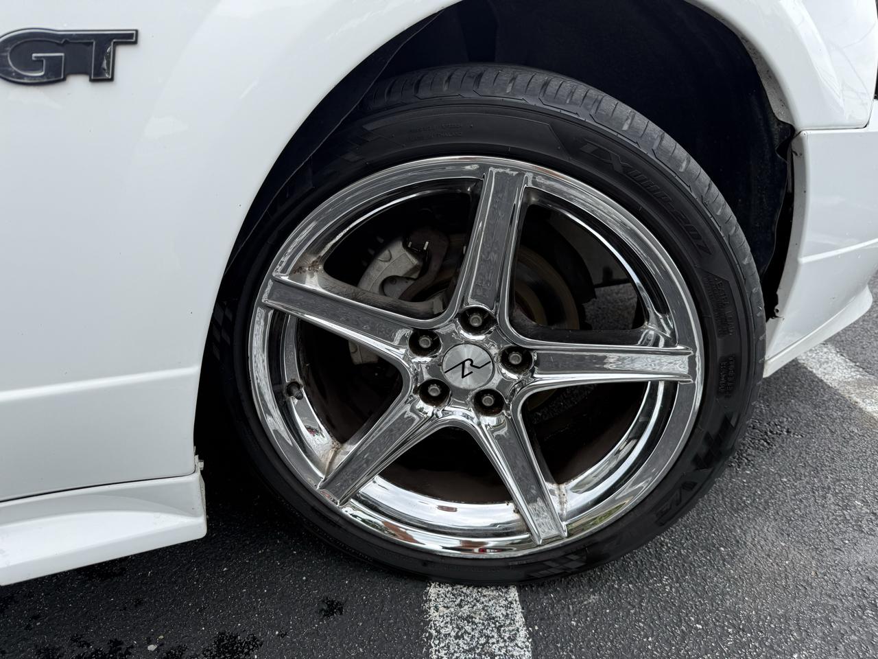 Ford Mustang 2dr Cpe GT Deluxe 2001