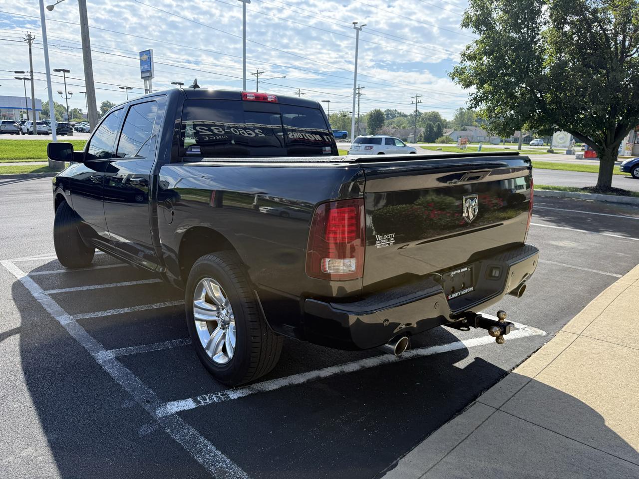 RAM 1500 4WD Crew Cab 140.5" Sport 2015