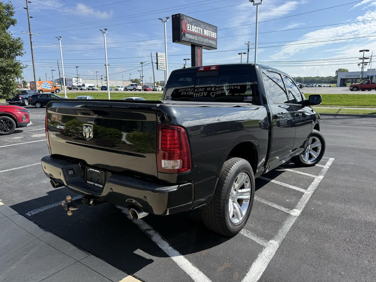 RAM 1500 4WD Crew Cab 140.5" Sport 2015