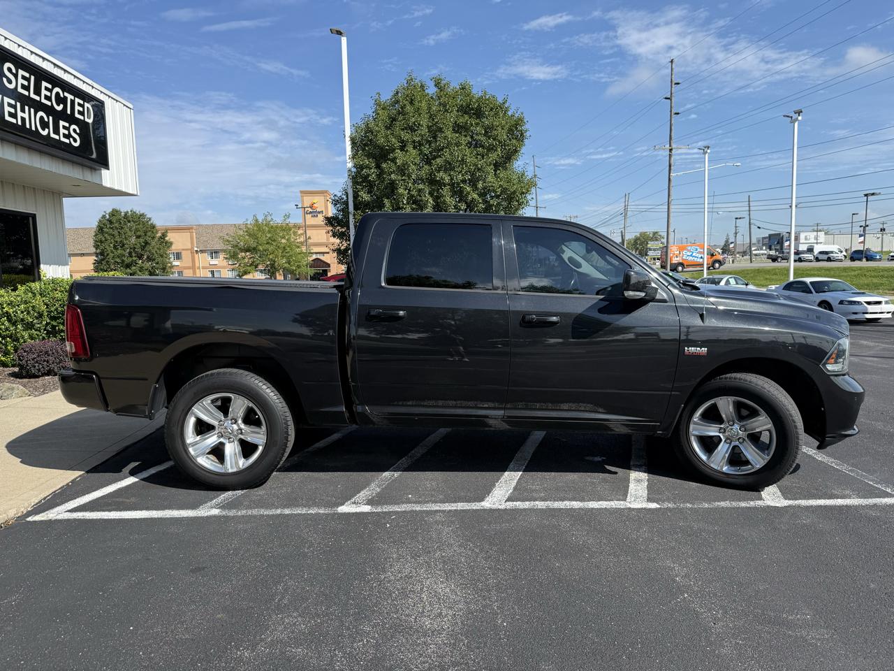 RAM 1500 4WD Crew Cab 140.5" Sport 2015