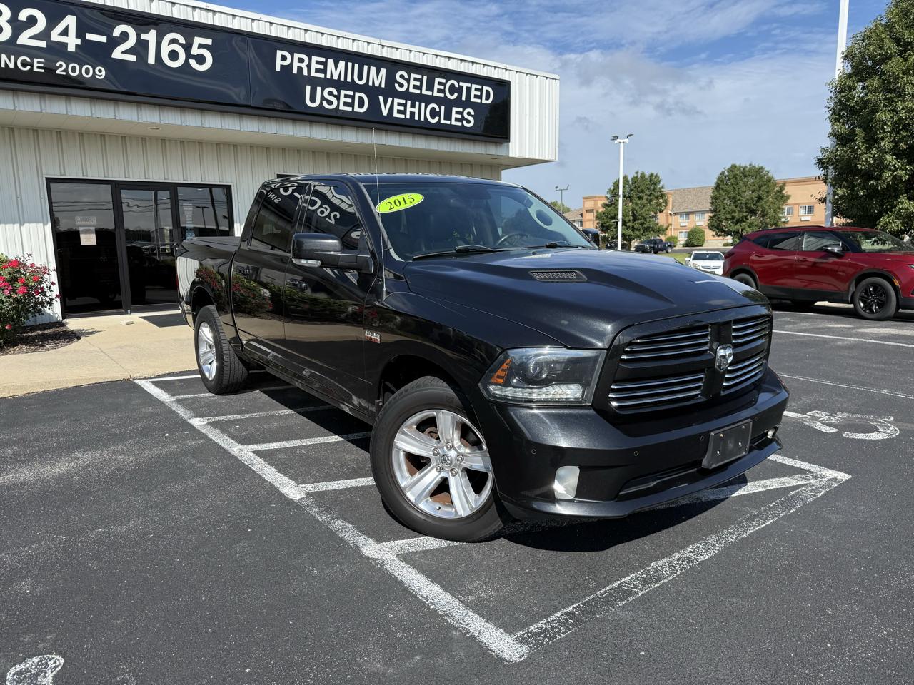 RAM 1500 4WD Crew Cab 140.5" Sport 2015