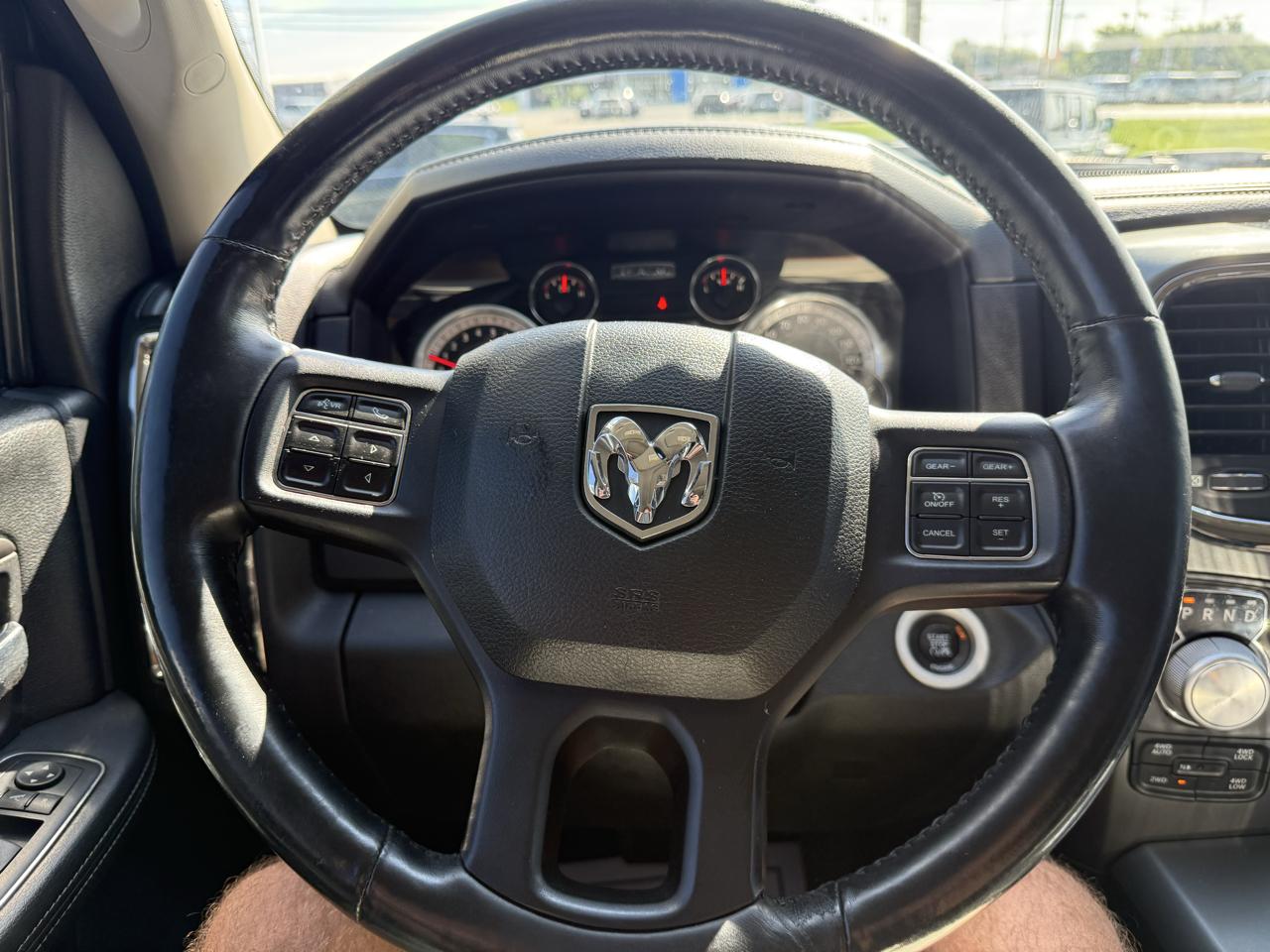 RAM 1500 4WD Crew Cab 140.5" Sport 2015