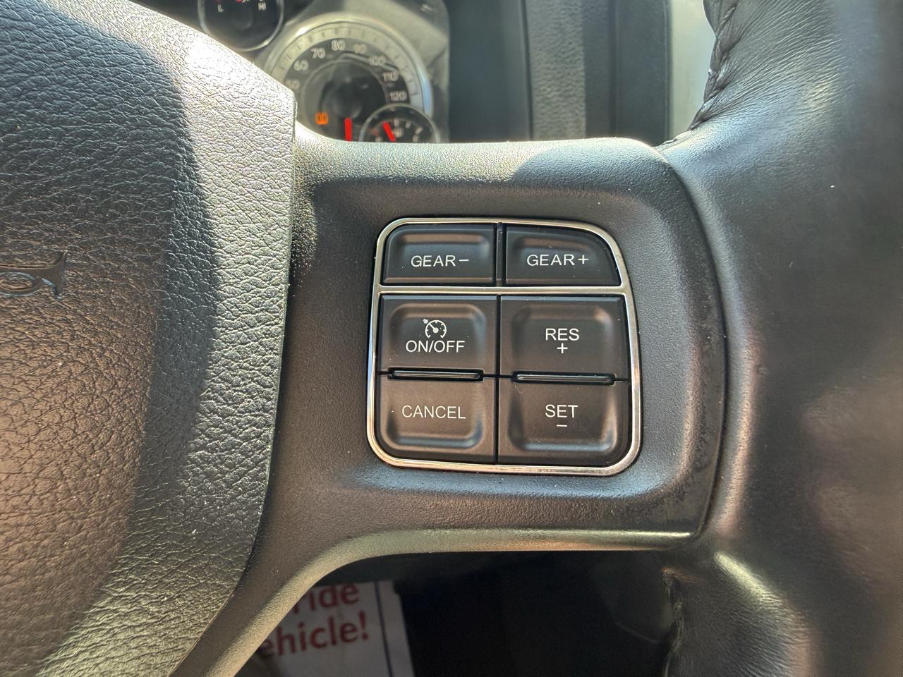 RAM 1500 4WD Crew Cab 140.5" Sport 2015