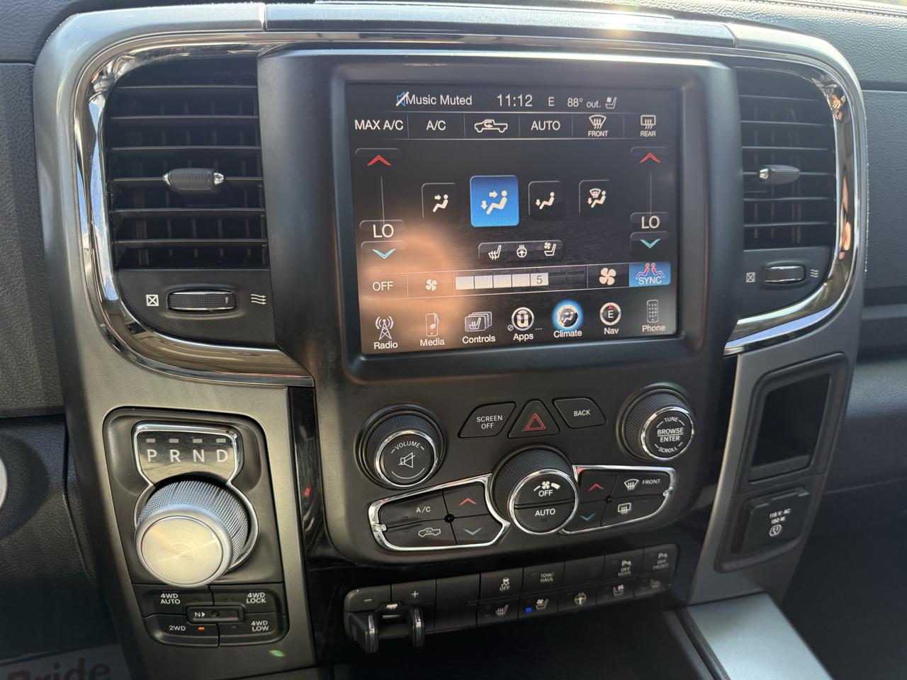 RAM 1500 4WD Crew Cab 140.5" Sport 2015
