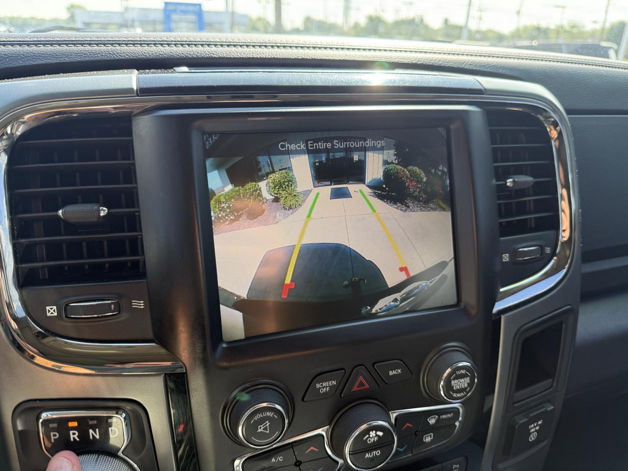 RAM 1500 4WD Crew Cab 140.5" Sport 2015