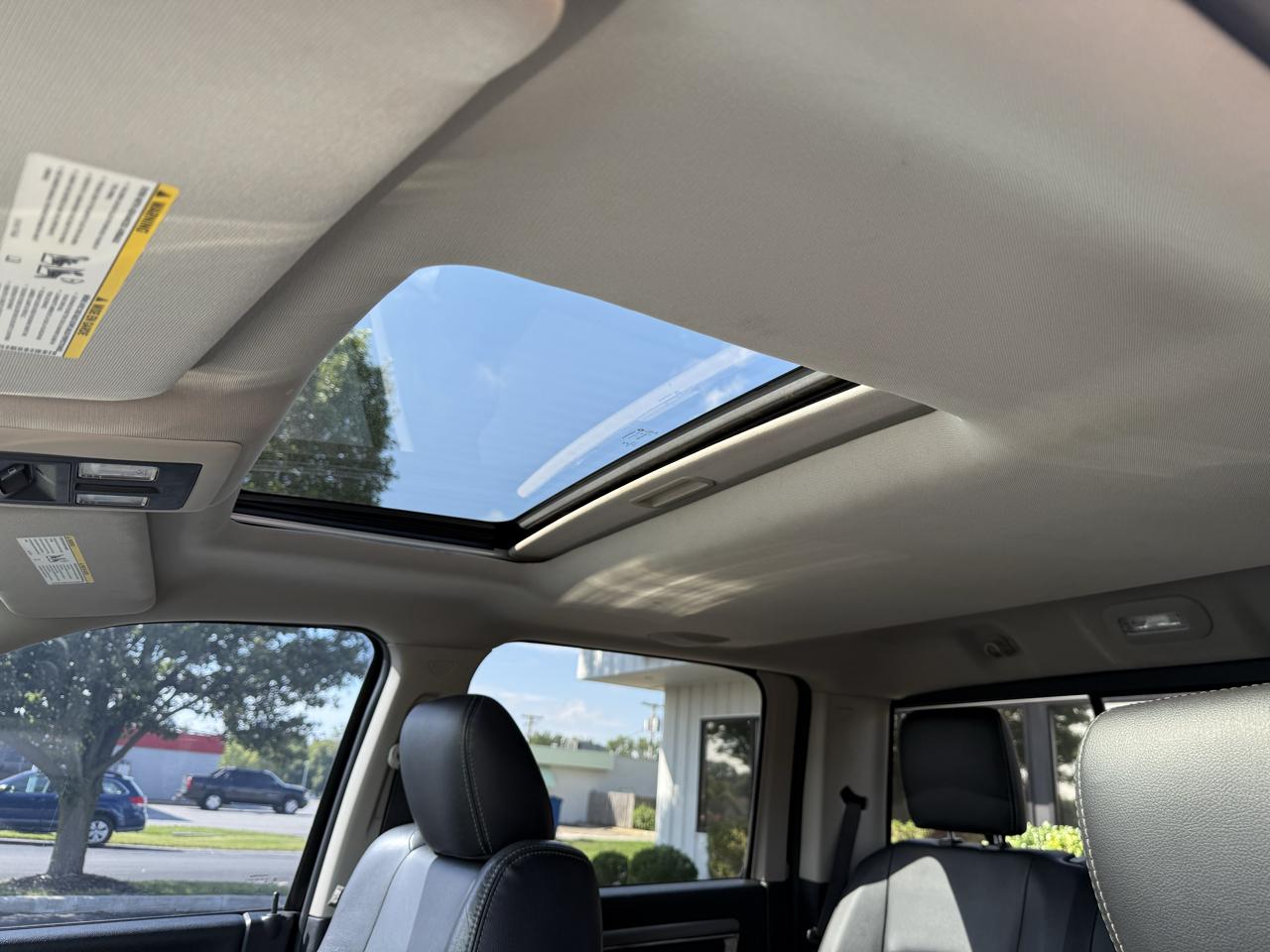RAM 1500 4WD Crew Cab 140.5" Sport 2015