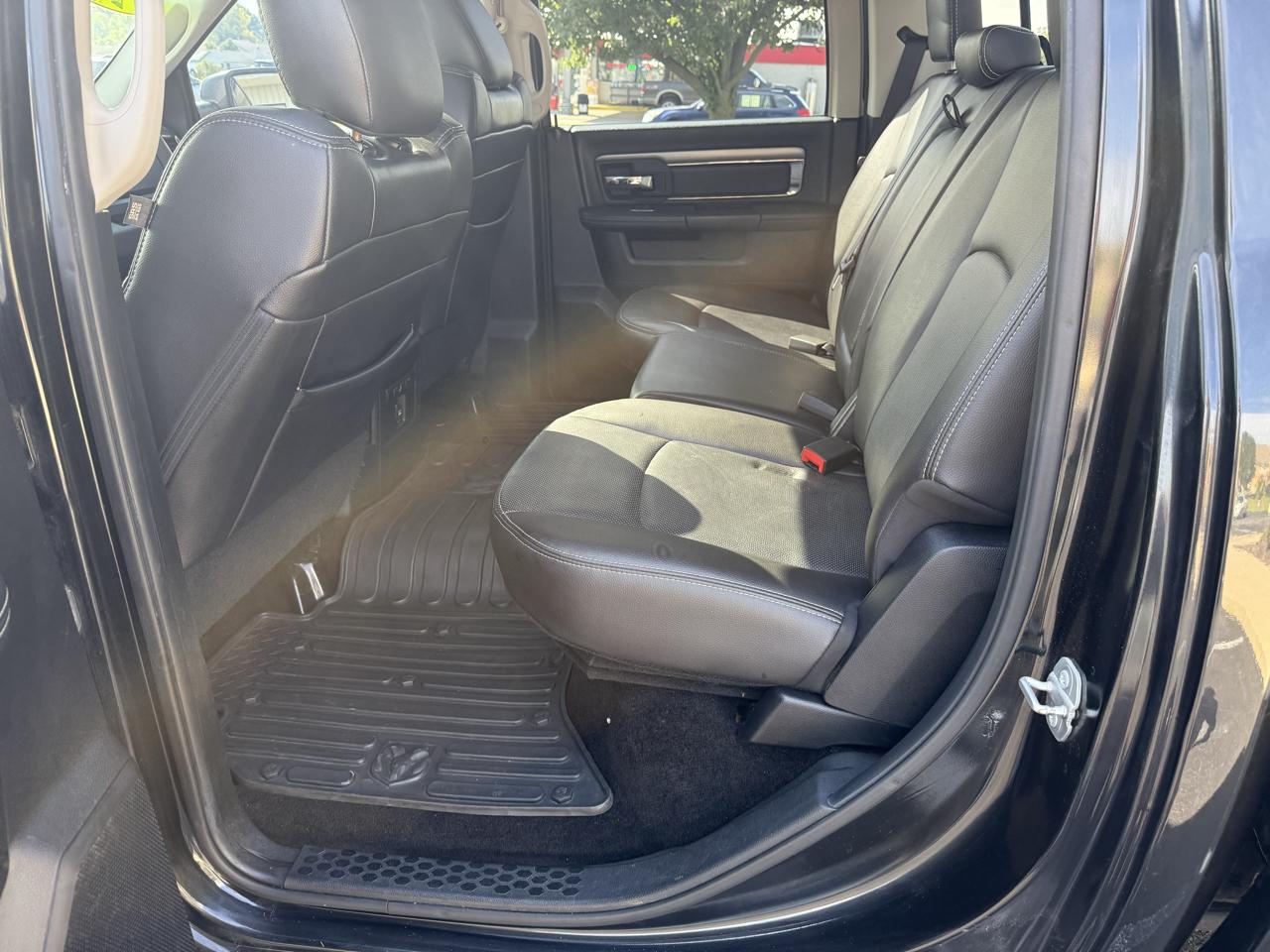 RAM 1500 4WD Crew Cab 140.5" Sport 2015