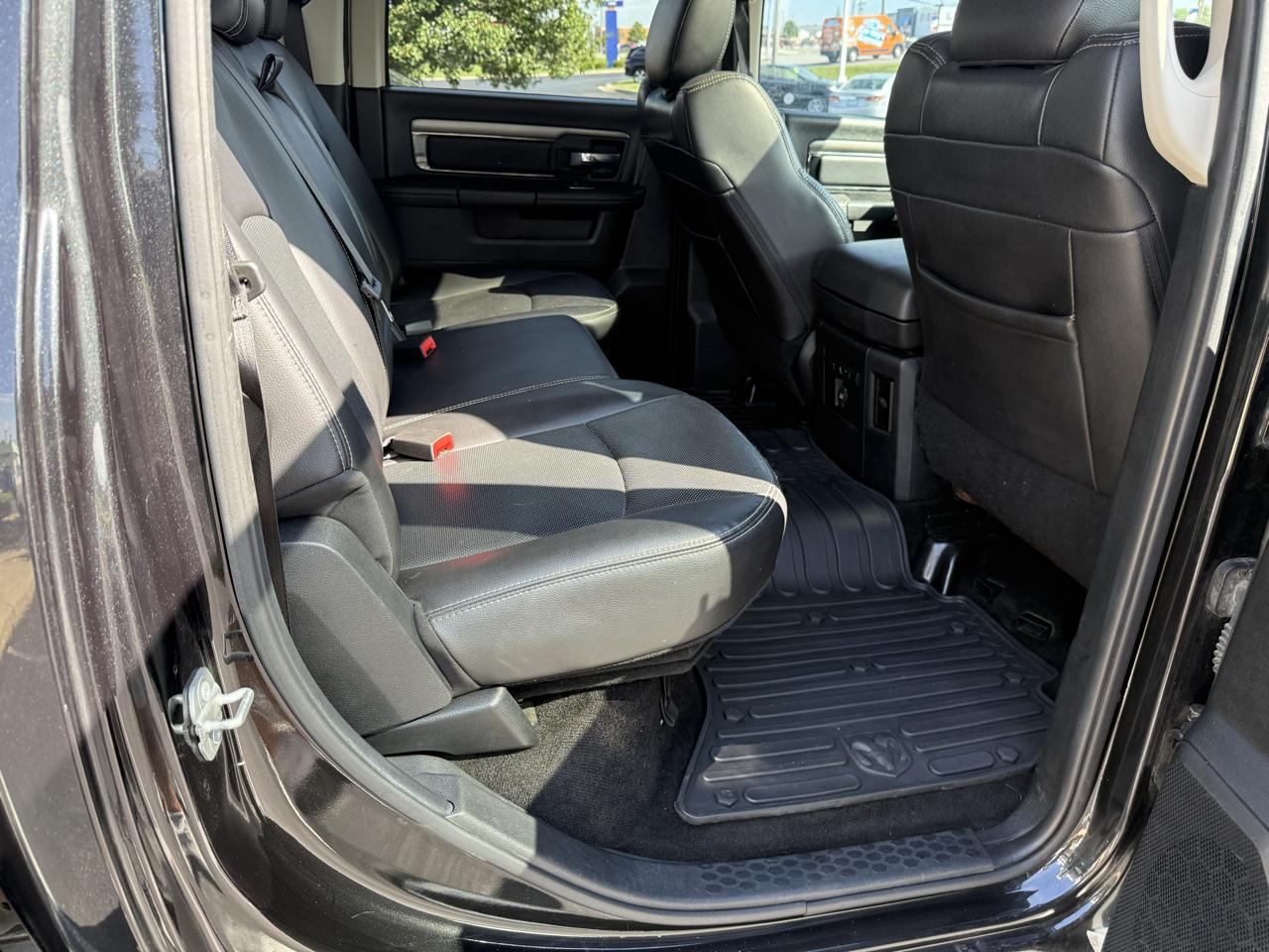 RAM 1500 4WD Crew Cab 140.5" Sport 2015