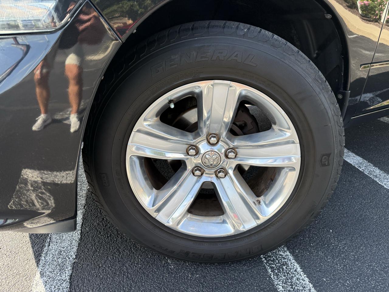 RAM 1500 4WD Crew Cab 140.5" Sport 2015