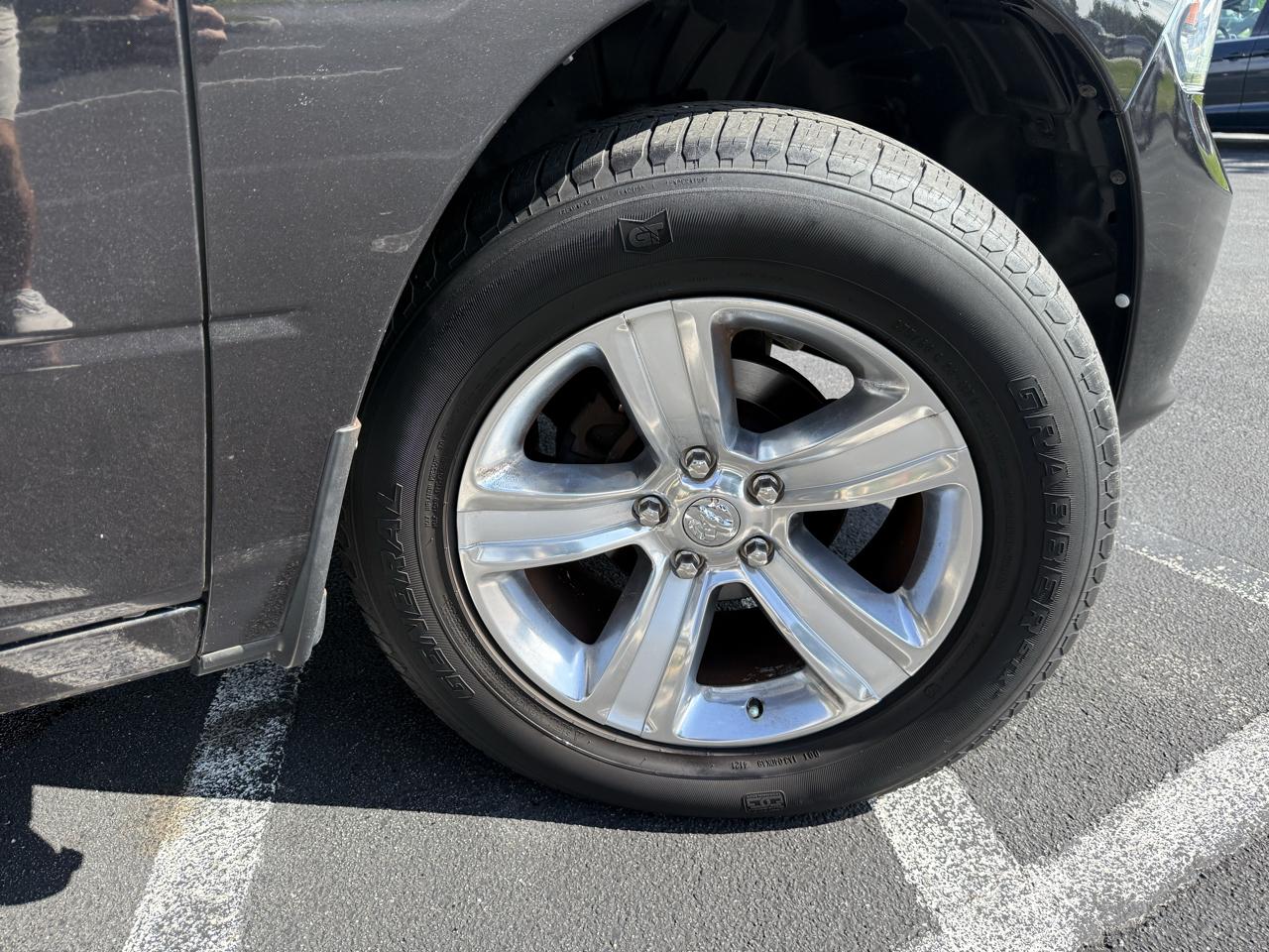 RAM 1500 4WD Crew Cab 140.5" Sport 2015