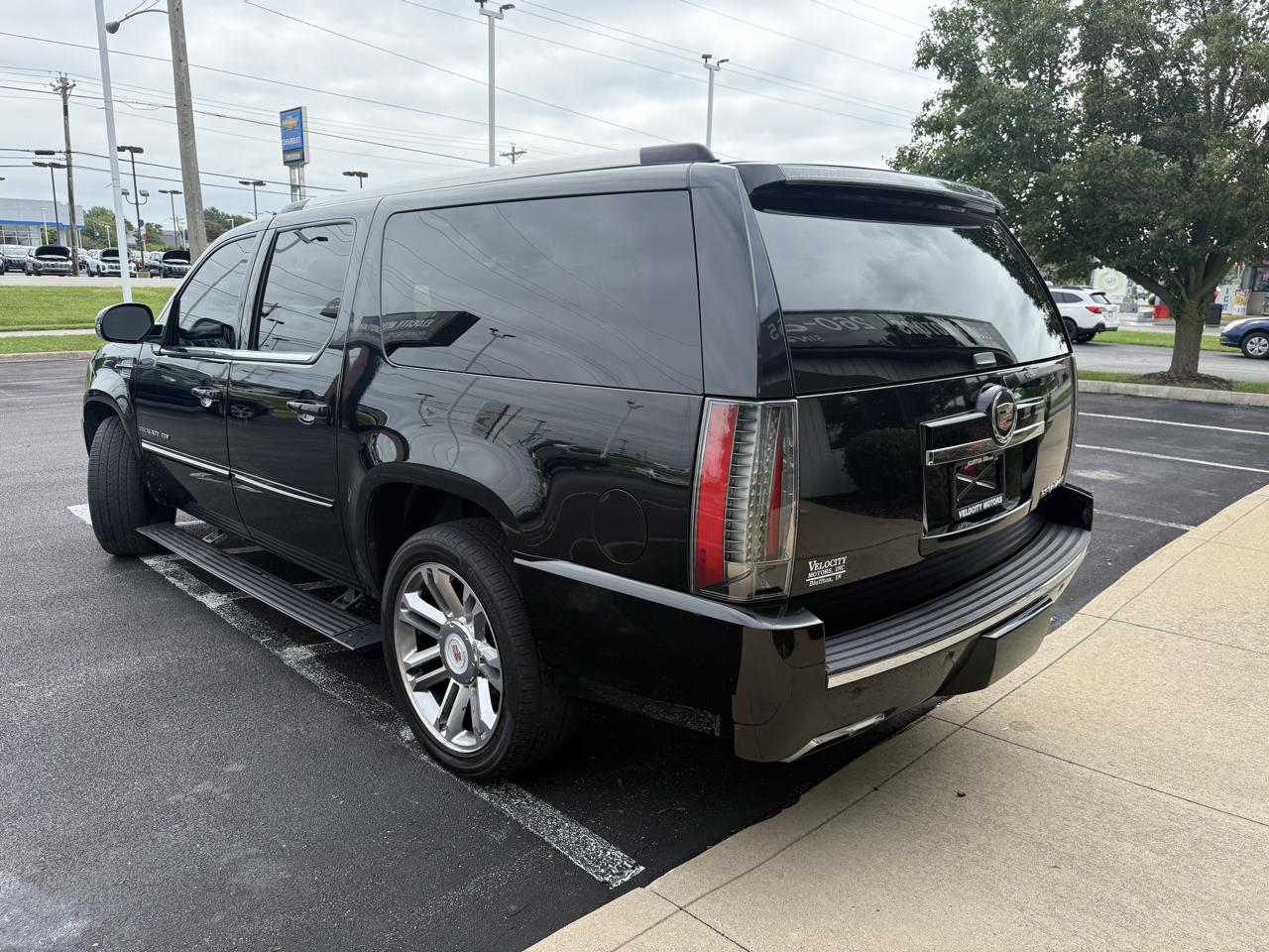 Cadillac Escalade ESV AWD 4dr Premium 2013