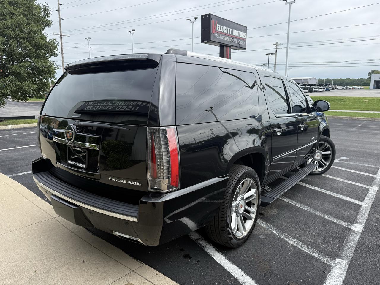 Cadillac Escalade ESV AWD 4dr Premium 2013