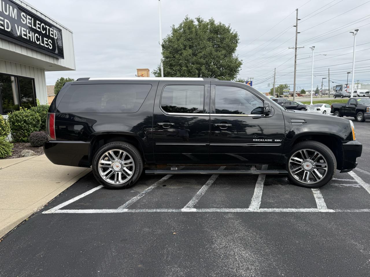 Cadillac Escalade ESV AWD 4dr Premium 2013