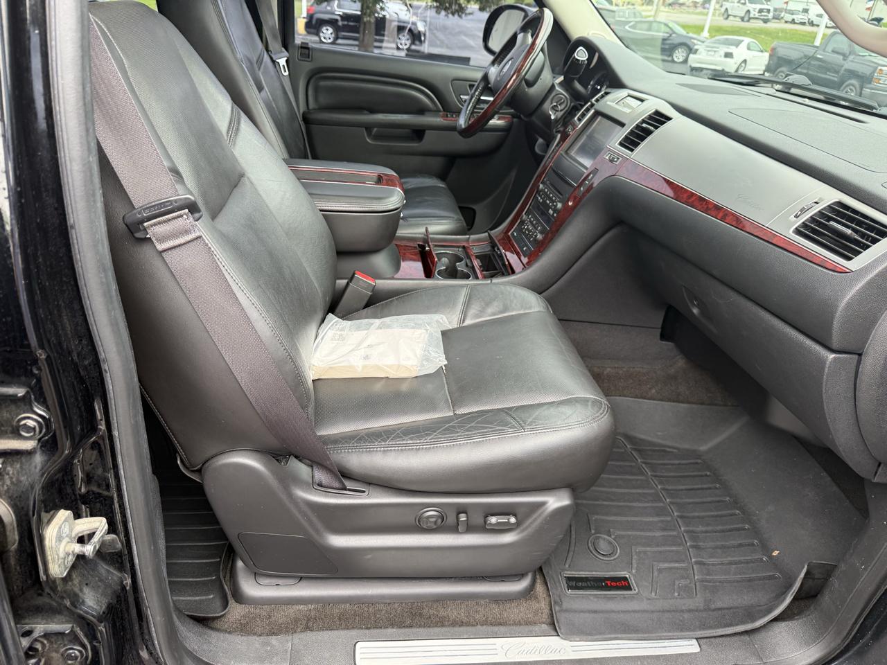 Cadillac Escalade ESV AWD 4dr Premium 2013