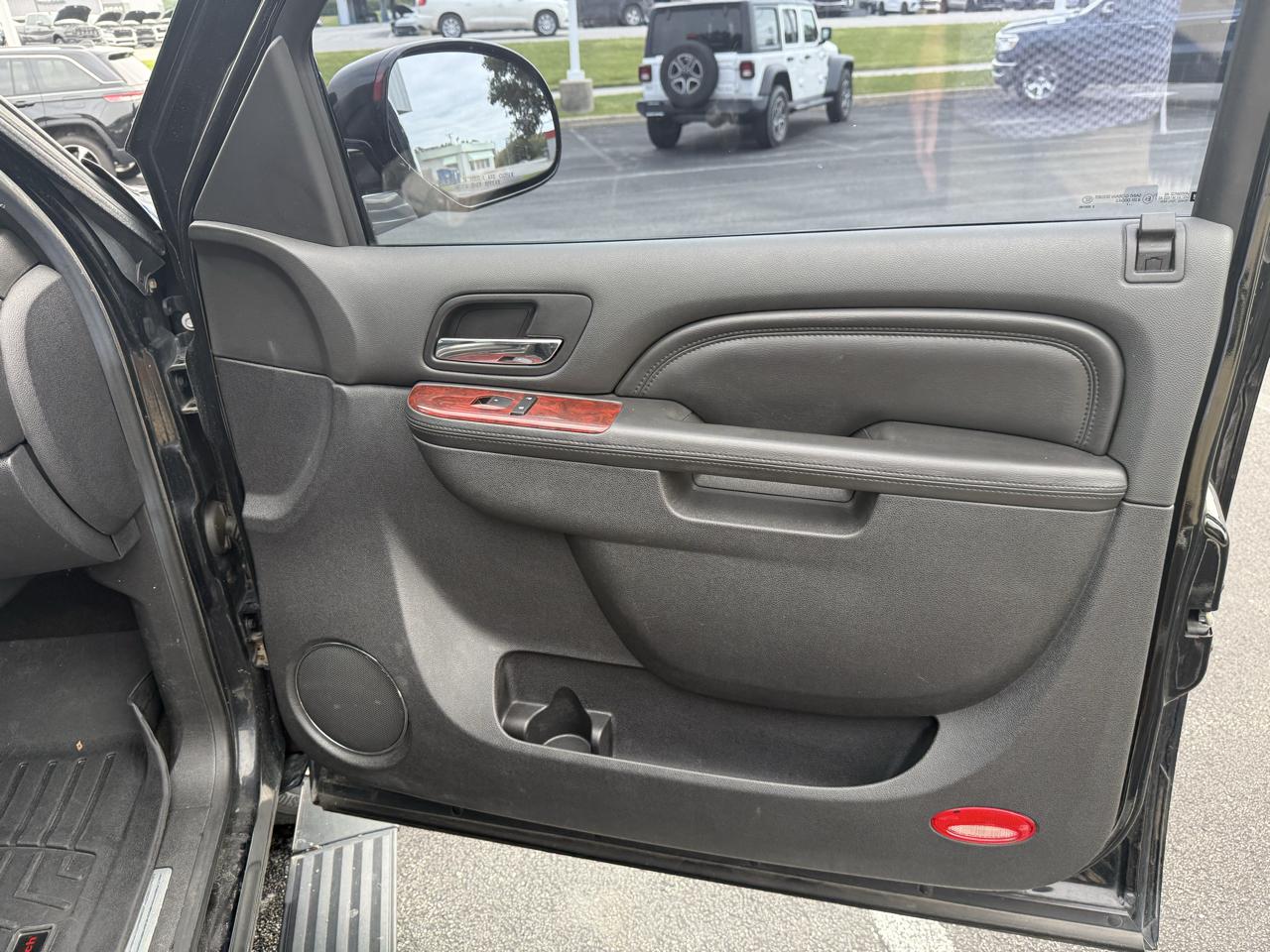 Cadillac Escalade ESV AWD 4dr Premium 2013