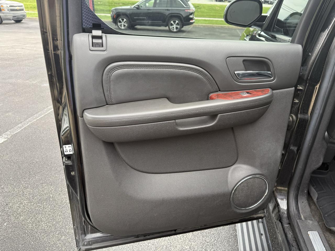 Cadillac Escalade ESV AWD 4dr Premium 2013