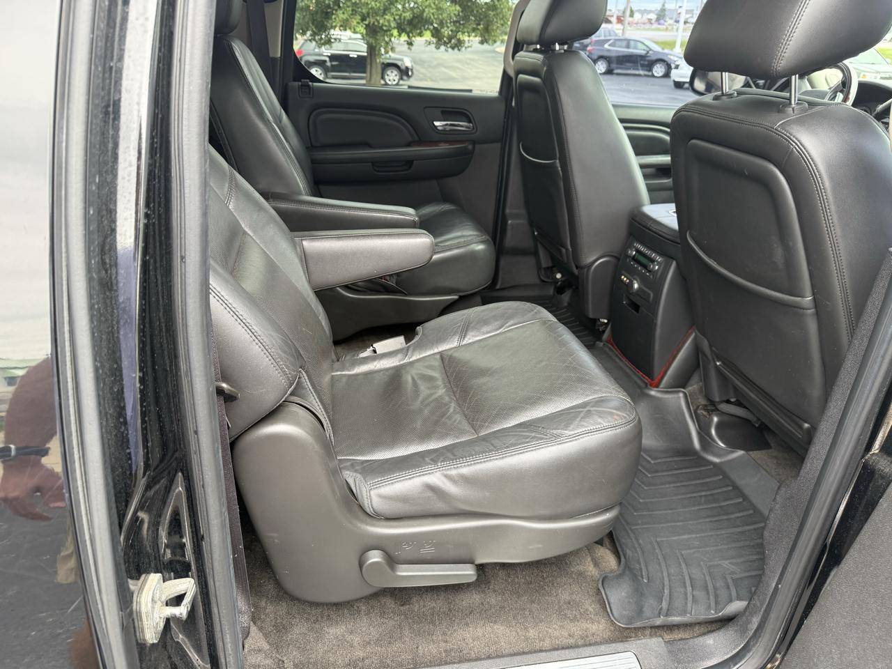 Cadillac Escalade ESV AWD 4dr Premium 2013