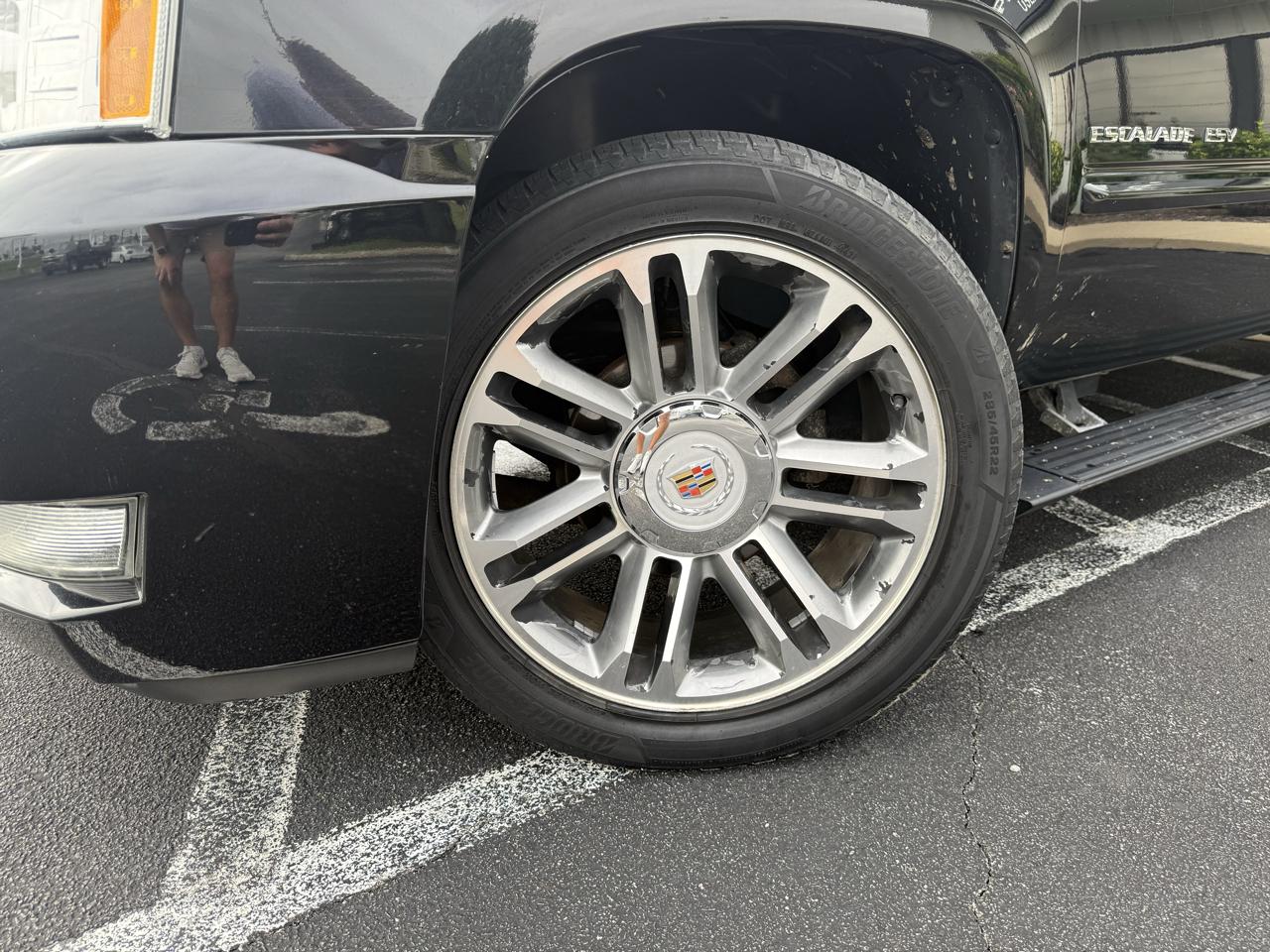 Cadillac Escalade ESV AWD 4dr Premium 2013