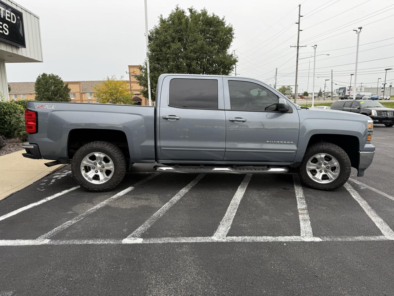 Chevrolet Silverado 1500 4WD Crew Cab 143.5" LT w/2LT 2015