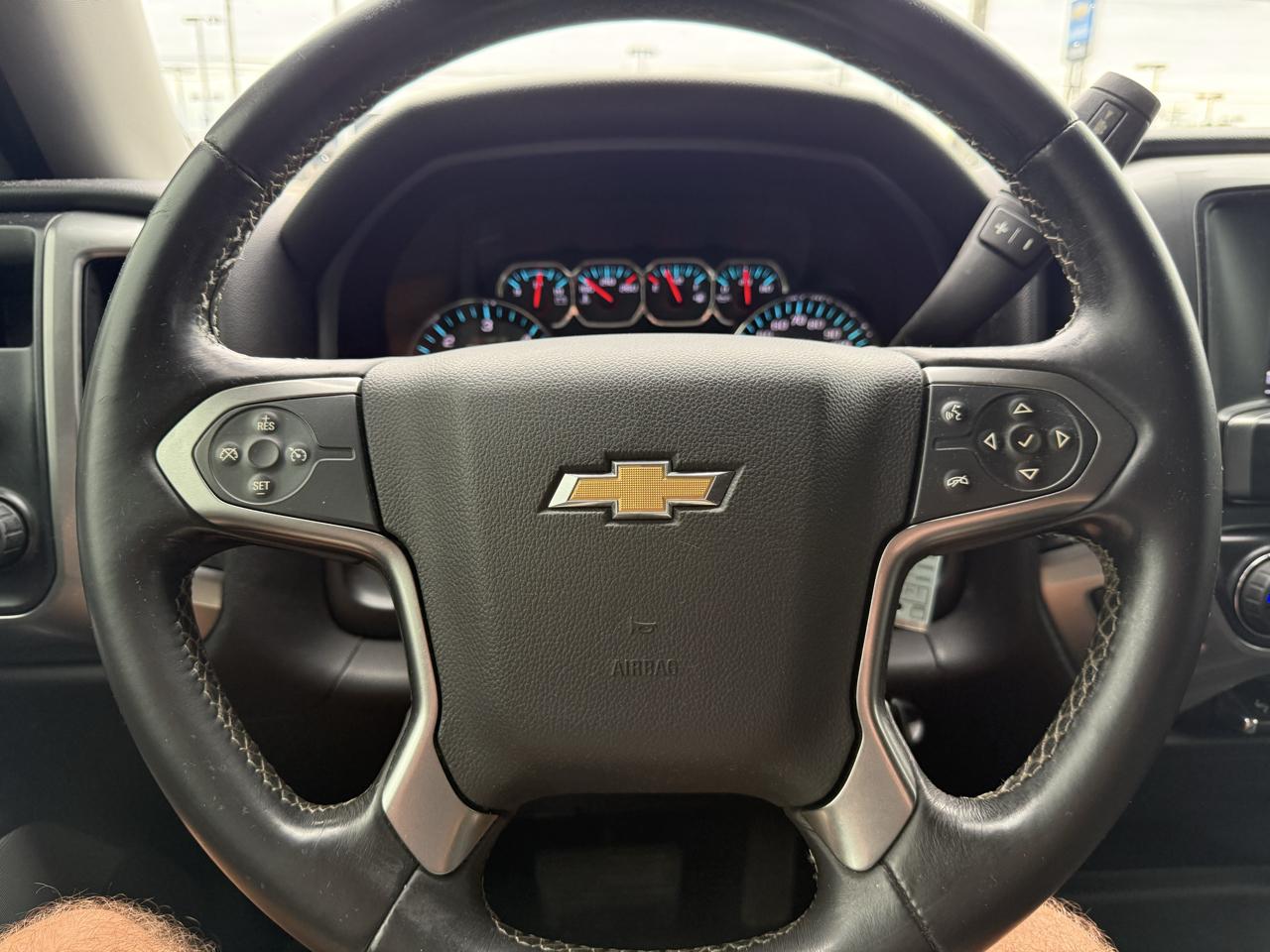 Chevrolet Silverado 1500 4WD Crew Cab 143.5" LT w/2LT 2015