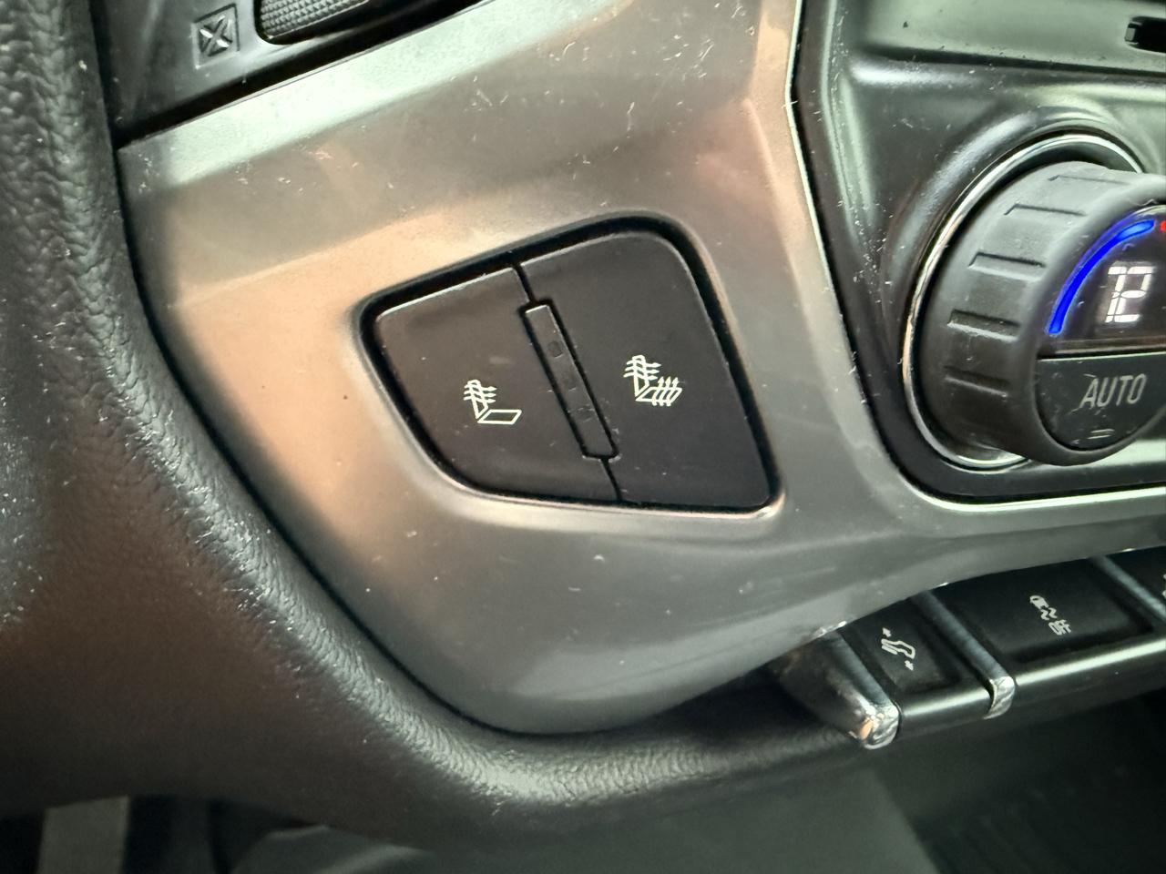 Chevrolet Silverado 1500 4WD Crew Cab 143.5" LT w/2LT 2015