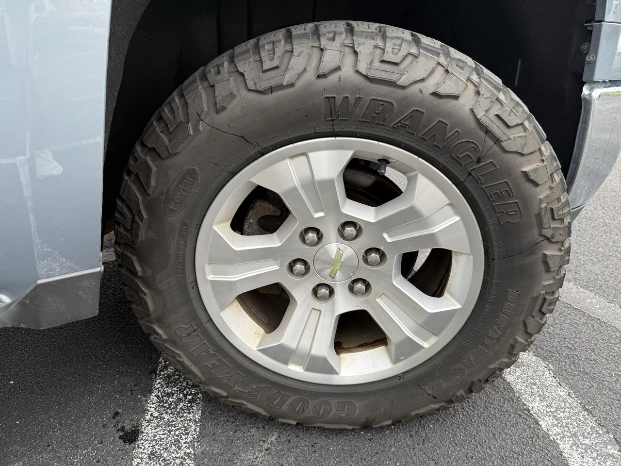 Chevrolet Silverado 1500 4WD Crew Cab 143.5" LT w/2LT 2015