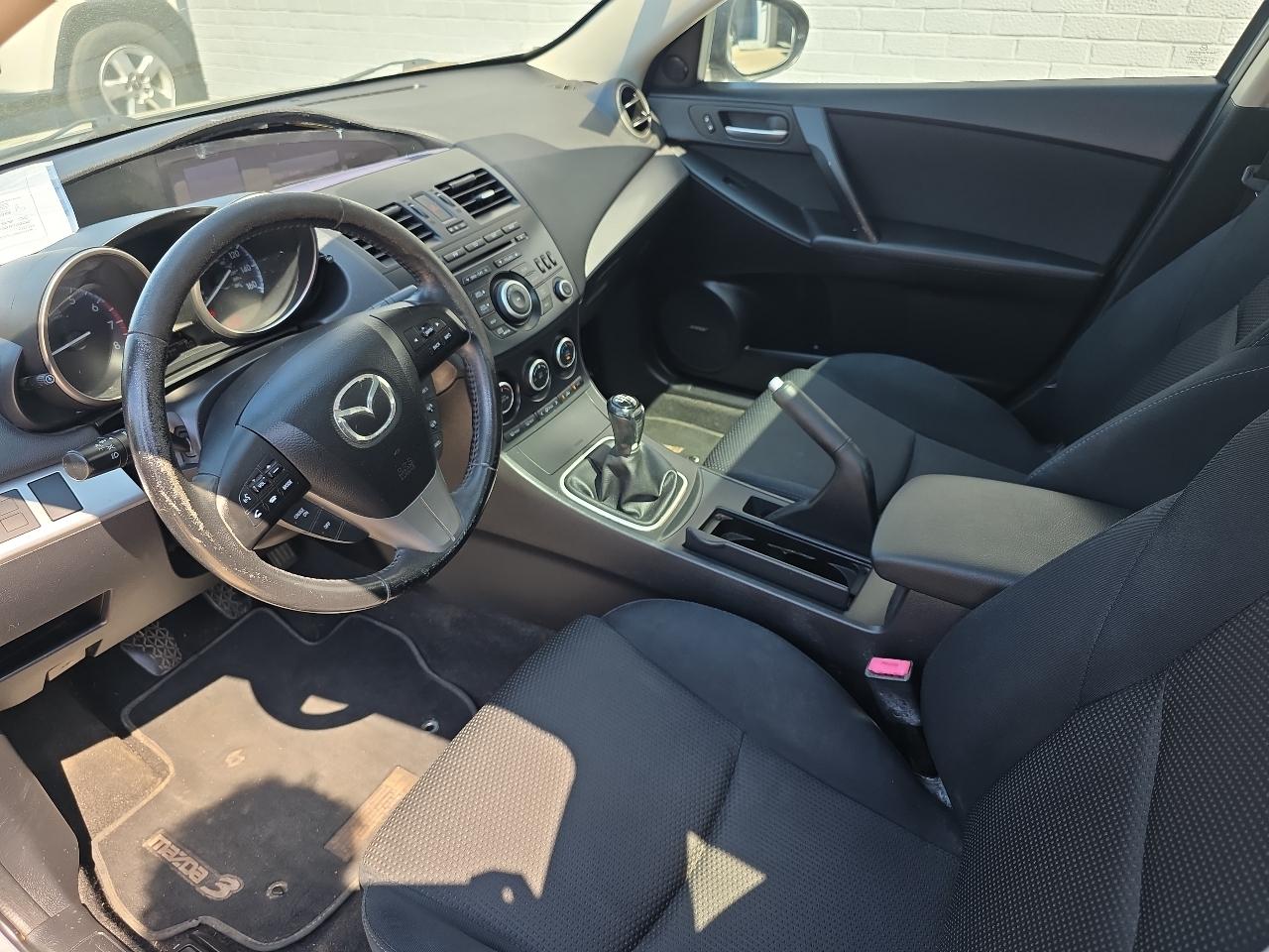 Mazda MAZDA3 i Touring 4-door 2012