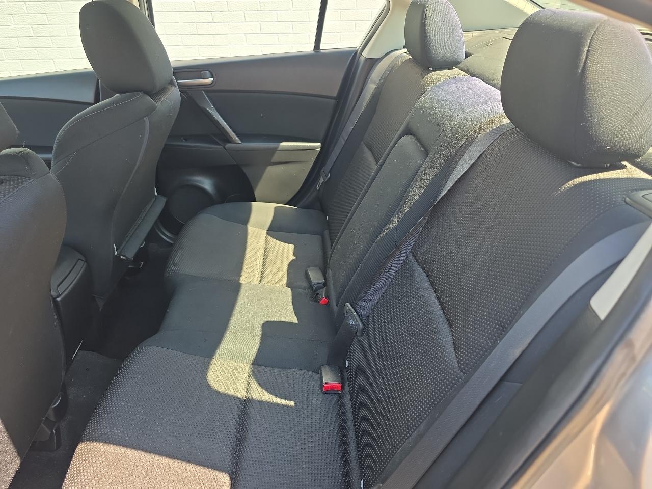 Mazda MAZDA3 i Touring 4-door 2012