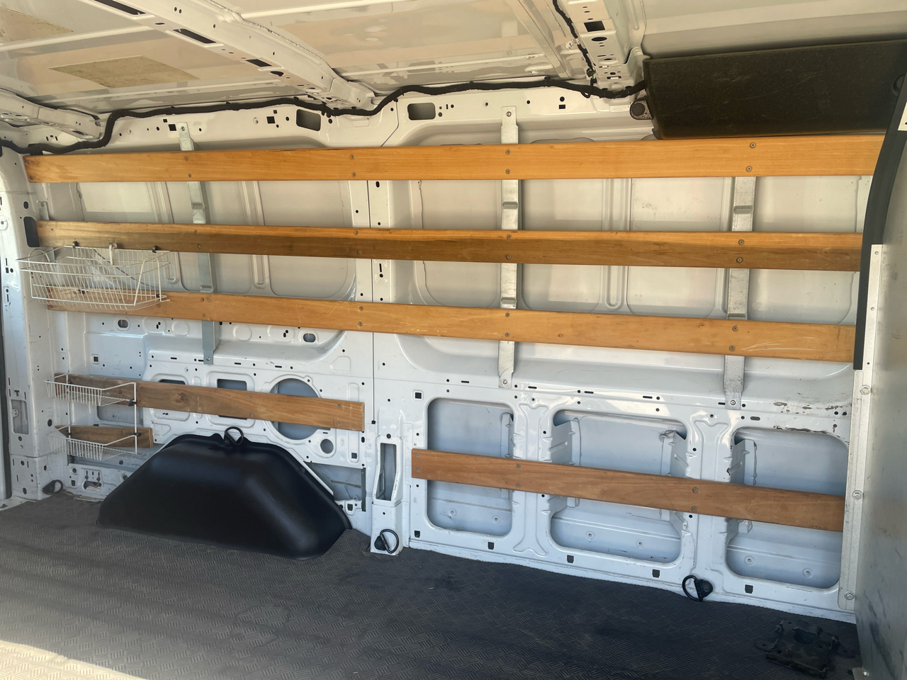 Ford Transit 250 Van Low Roof 60/40 Pass.130-in. WB 2016