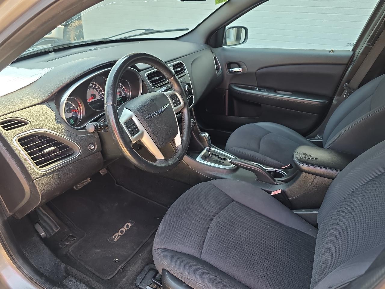 Chrysler 200 Touring 2013