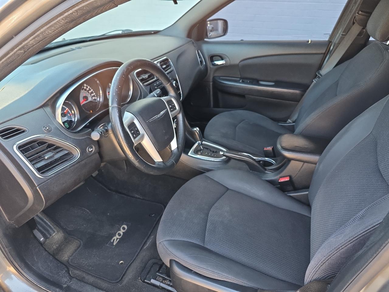 Chrysler 200 Touring 2013