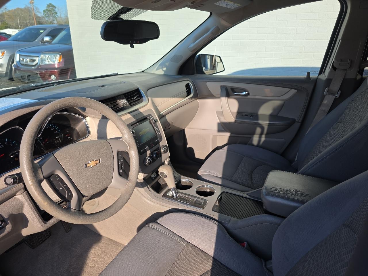 Chevrolet Traverse LS FWD w/PDC 2014