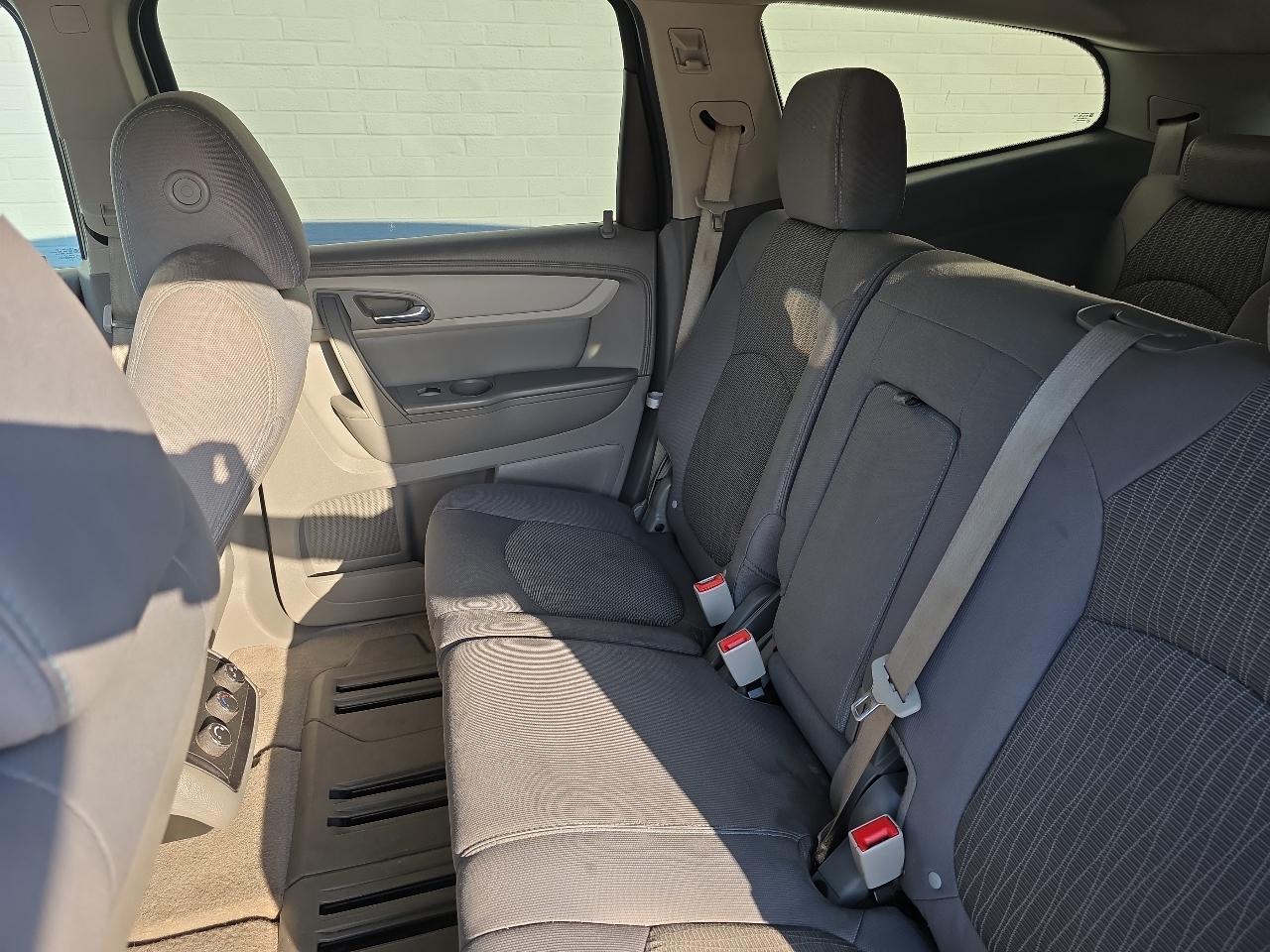 Chevrolet Traverse LS FWD w/PDC 2014