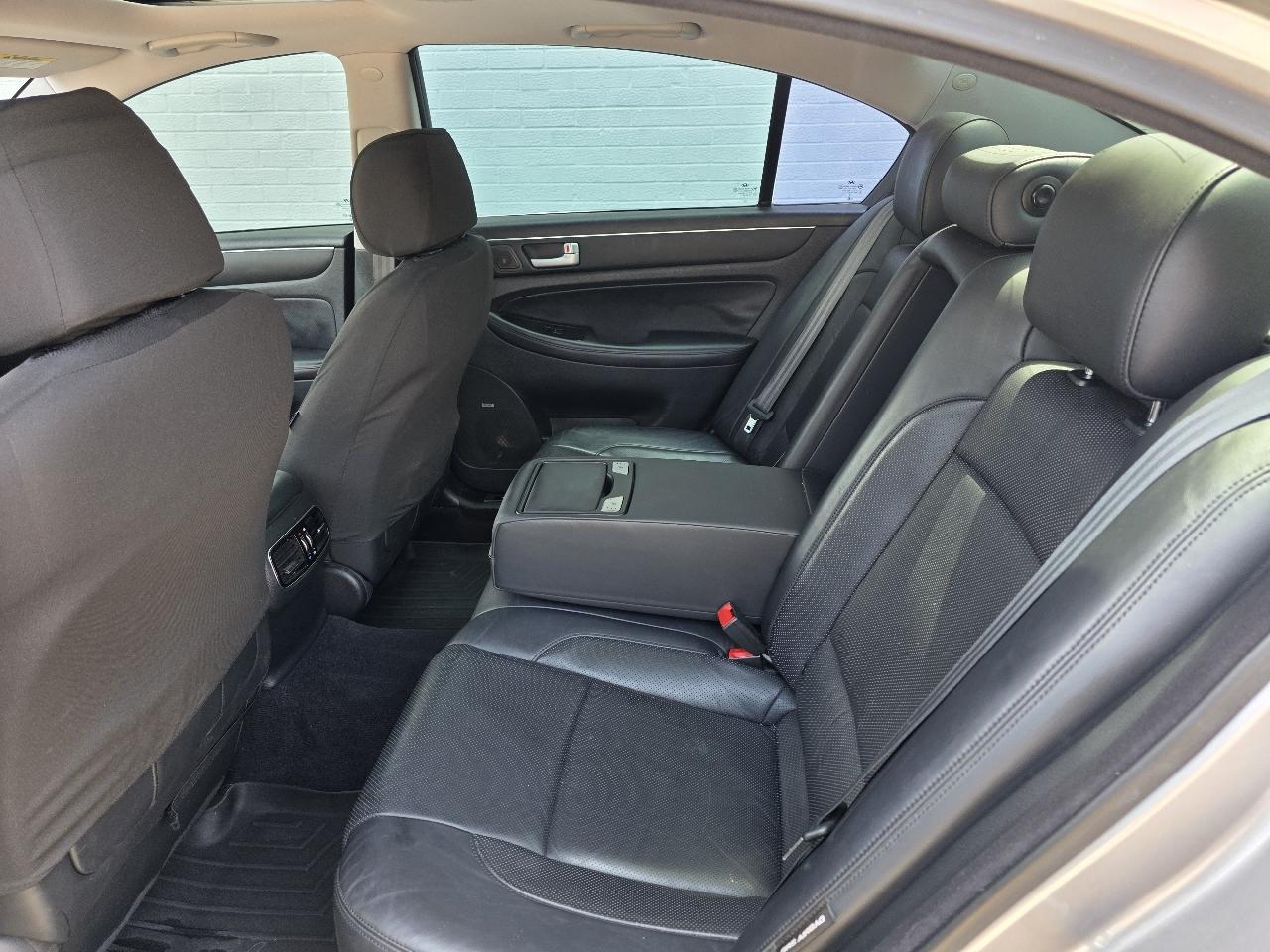 Hyundai Genesis 5.0L R-Spec 2013