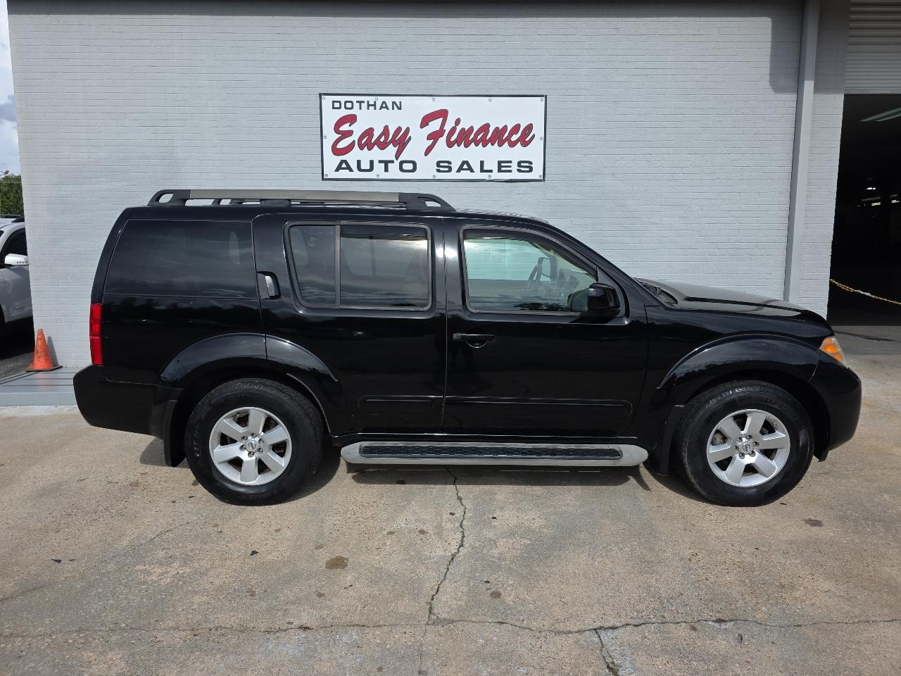 Nissan Pathfinder S 2WD 2010