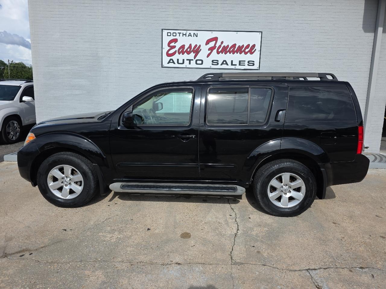 Nissan Pathfinder S 2WD 2010