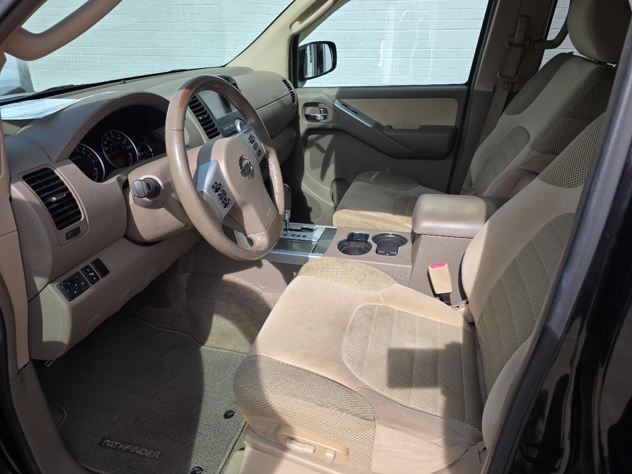 Nissan Pathfinder S 2WD 2010
