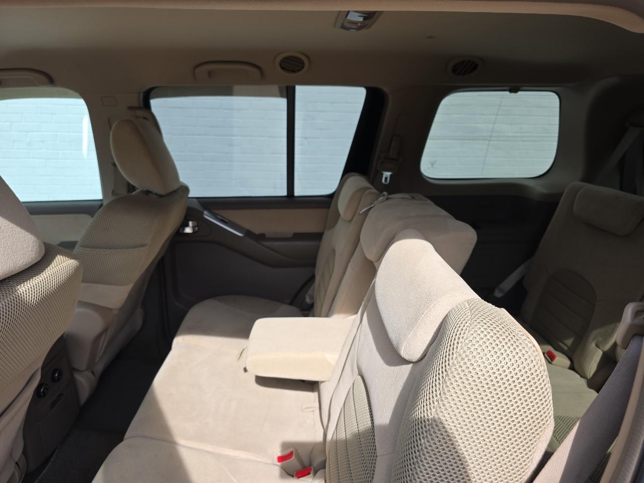 Nissan Pathfinder S 2WD 2010