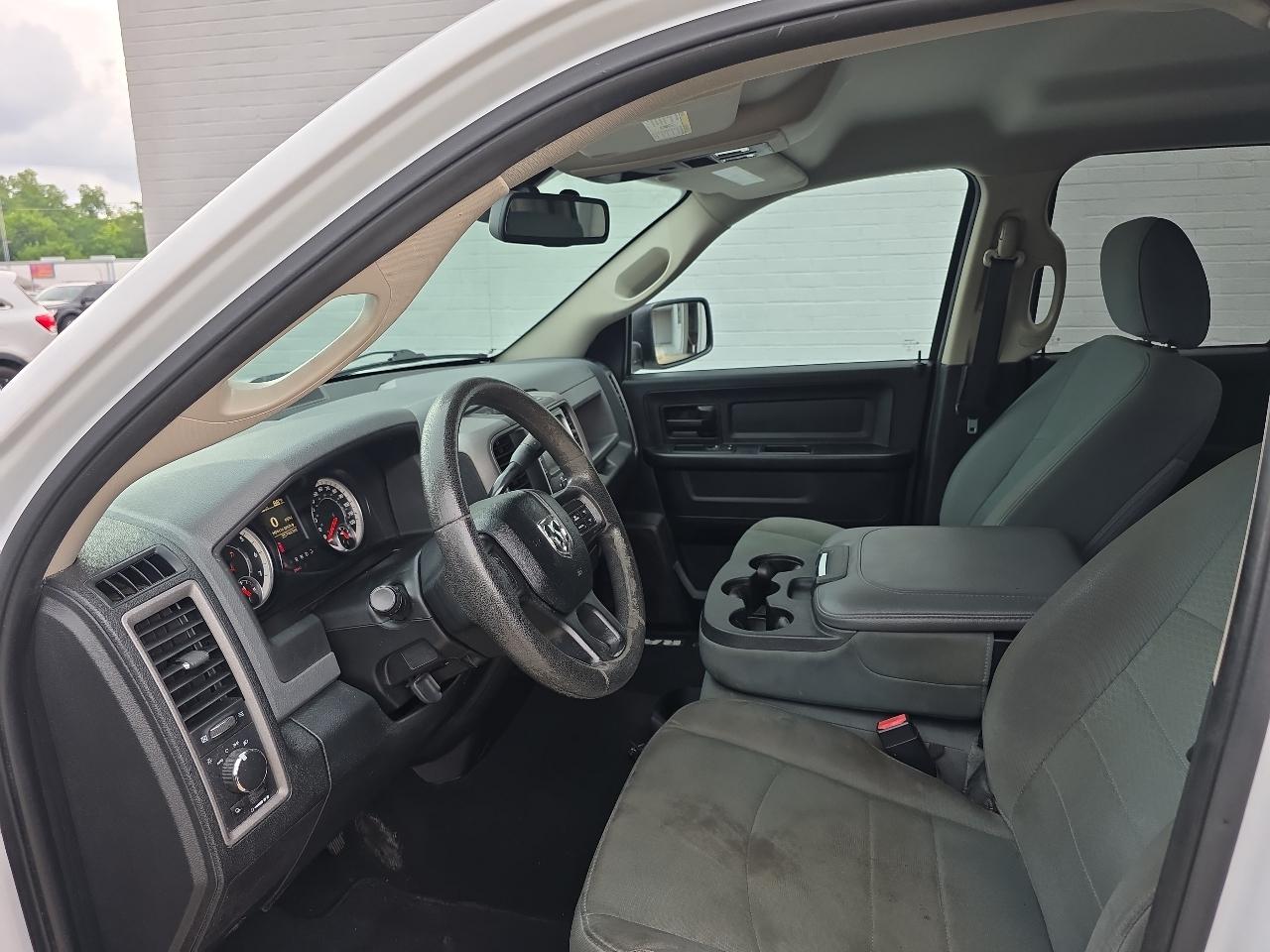 RAM 1500 Tradesman Quad Cab 2WD 2016