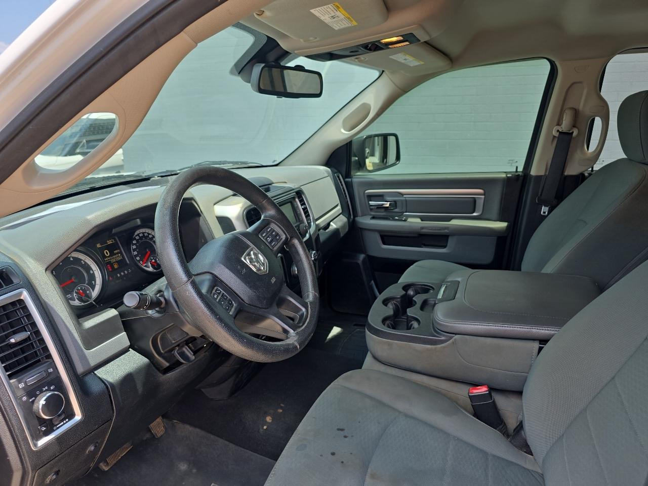 RAM 1500 SLT Quad Cab 2WD 2016