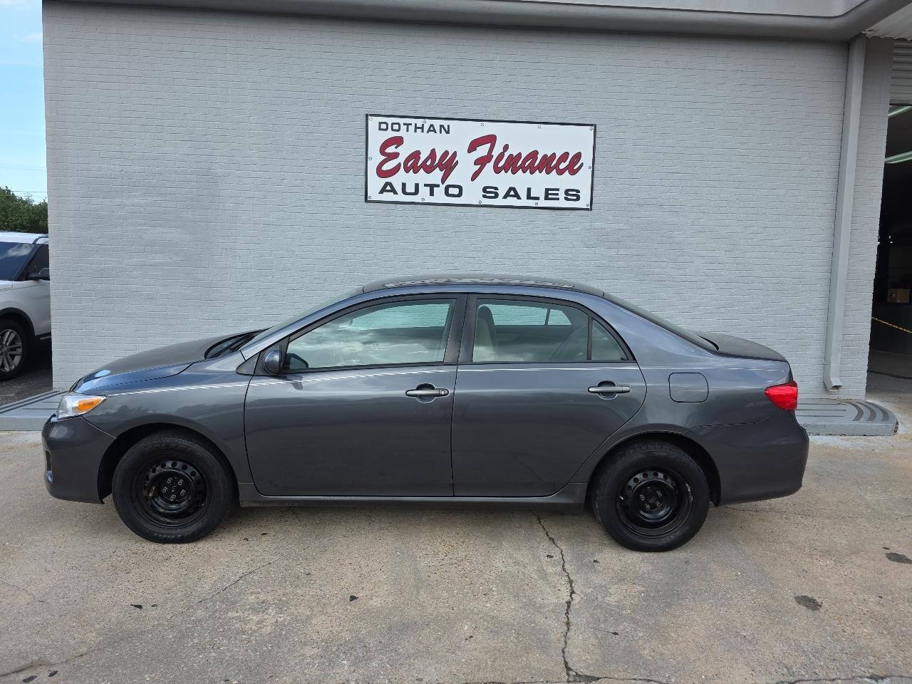 Toyota Corolla Base 5-Speed MT 2011