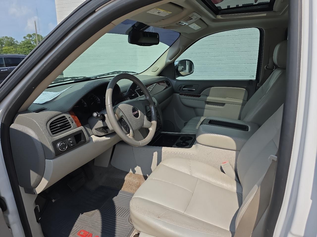 GMC Yukon XL SLT-1 1/2 Ton 2WD 2010