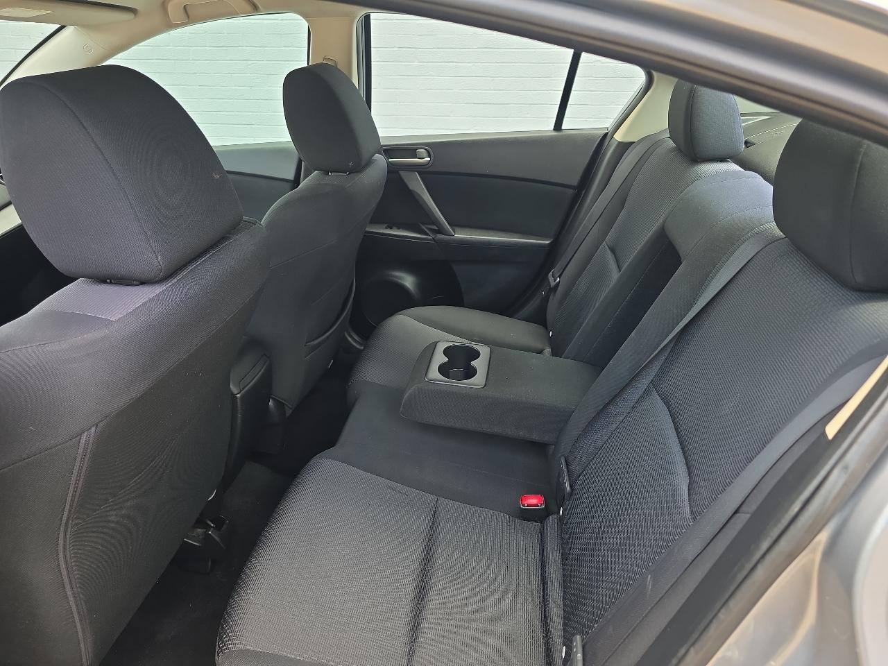 Mazda MAZDA3 i SV 4-Door 2010