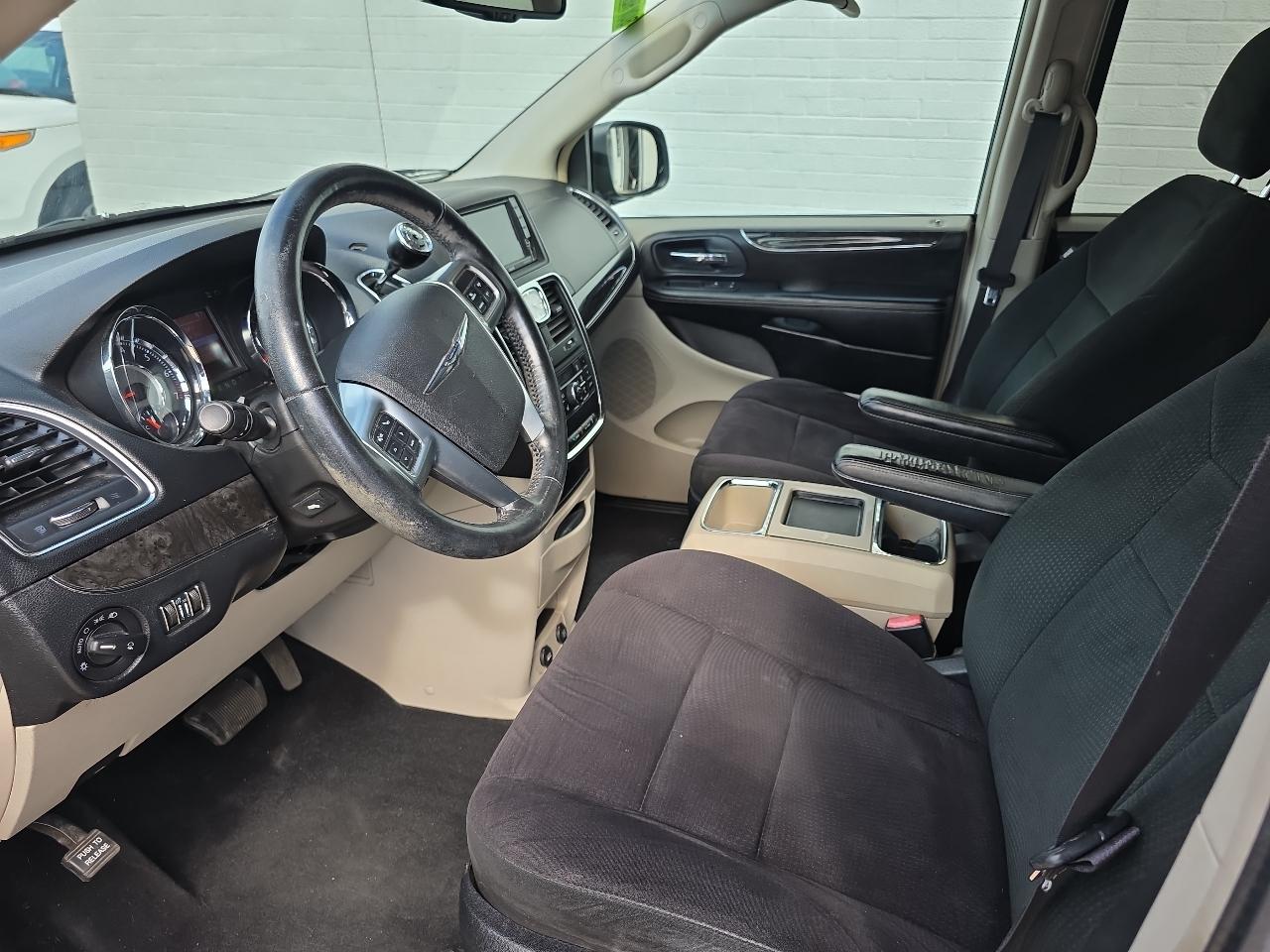 Chrysler Town & Country Touring 2011