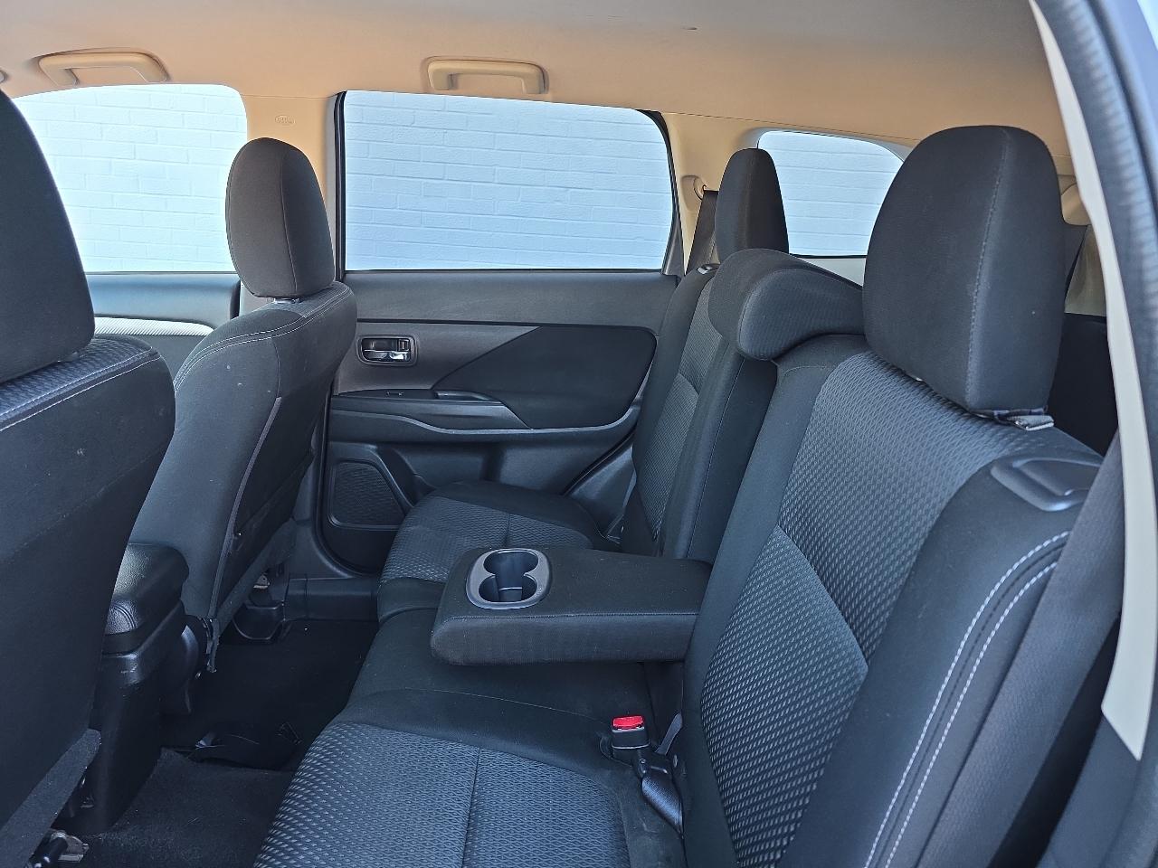 Mitsubishi Outlander ES 2WD 2017
