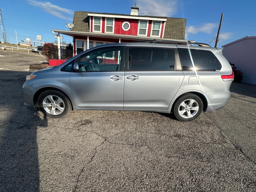 Toyota Sienna  2013