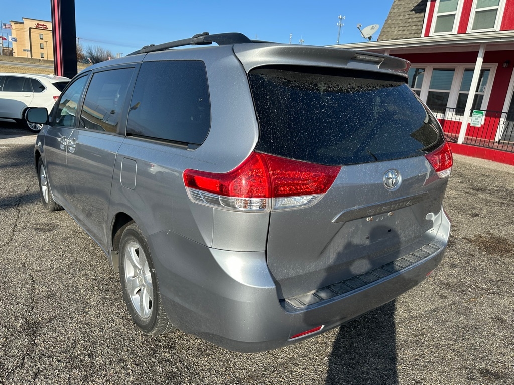 Toyota Sienna  2013