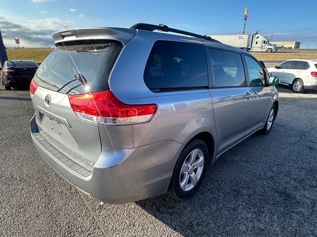 Toyota Sienna  2013