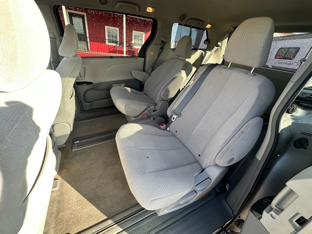 Toyota Sienna  2013