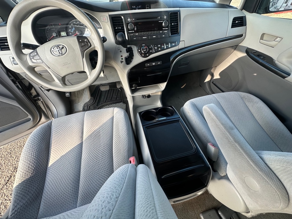 Toyota Sienna  2013